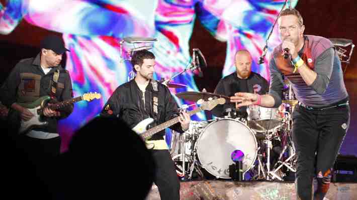 Coldplay se propone lanzar el disco de vinilo más sostenible del mundo: Se fabricará con botellas plásticas recicladas