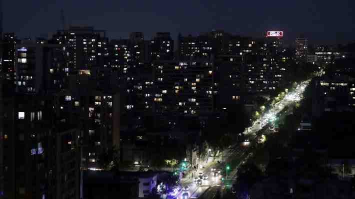 Tarifas eléctricas:  Gobierno dice que analiza "distintas propuestas" para enfrentar la fuerte alza