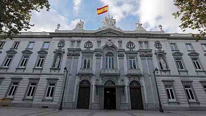 Tribunal Supremo español declara que un beso no consentido es un delito de agresión sexual: "Es un ataque a la intimidad"