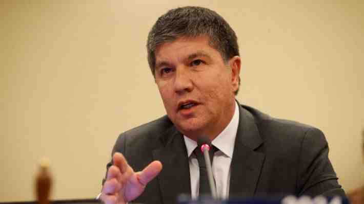 Monsalve responde a Lagos (PC) y dice que "siempre hablo con los funcionarios previo a terminar relación laboral"