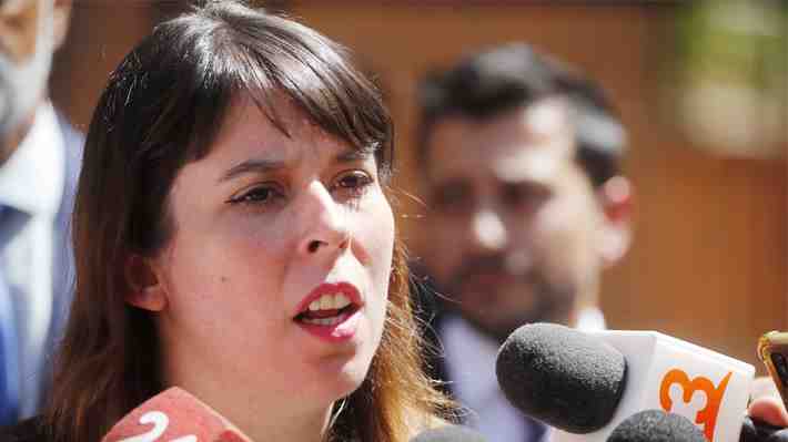 Constanza Martínez renuncia a la delegación de la Región Metropolitana: Disputará la presidencia del FA