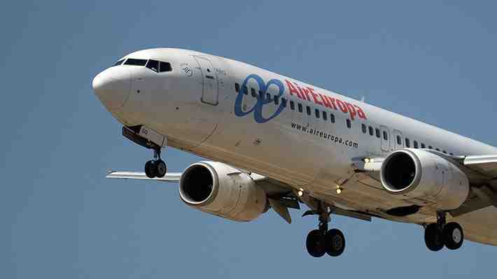 Video: Avión que salió de Madrid aterriza de emergencia en Brasil por fuertes turbulencias que dejaron al menos 7 heridos