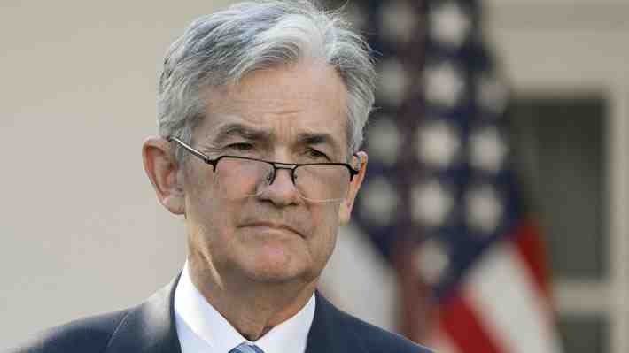 Presidente de la Fed dice que se necesitan más datos antes de bajar la tasa de interés en EE.UU.