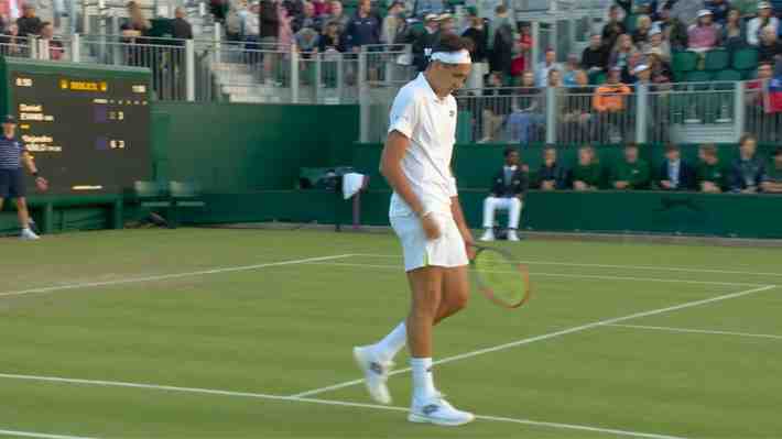 Tabilo estaba set arriba ante Evans en Wimbledon cuando el duelo fue suspendido... Revisa cómo iban y el polémico gesto del británico