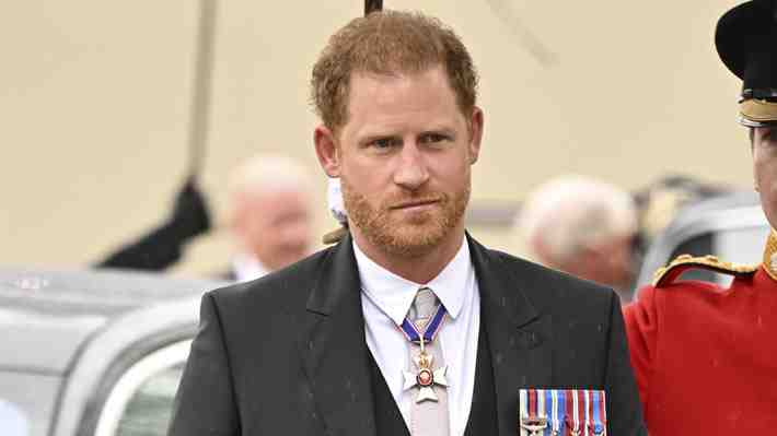 Polémica por premio otorgado al príncipe Harry por su espíritu de servicio: "Hay personas mucho más adecuadas para recibirlo"