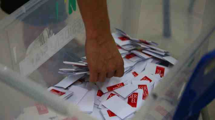 Voto obligatorio sin multa: Oposición advierten interés del oficialismo por elecciones voluntarias y expertos debaten