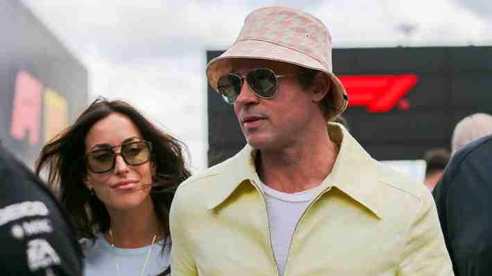 Las románticas fotos de Brad Pitt y su novia Inés de Ramón en la Fórmula 1: Fueron vistos sonrientes y de la mano