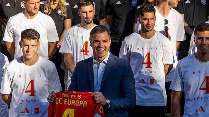 Del frío saludo de Carvajal a Sánchez a la invitación de Milei sin respuesta: Los campeones de Europa y América ante el poder