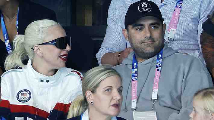 Lady Gaga estaría comprometida: Presentó en París a Michael Polansky como su novio