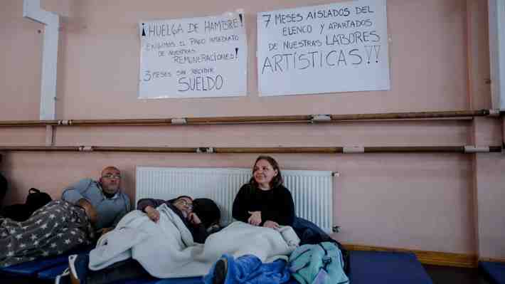 Artistas del Bafona llevan ocho días en huelga de hambre por el no pago de remuneraciones: "No la depondremos"