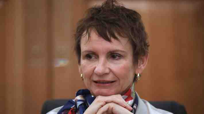 Tohá tilda de "vergonzoso" expulsión diplomática de Venezuela: "Deja en abandono a 700 mil personas que viven en Chile"