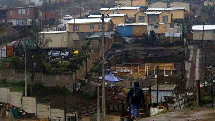"No vamos avanzando": Damnificados del megaincendio de Valparaíso piden flexibilizar requisitos y ampliar bonos