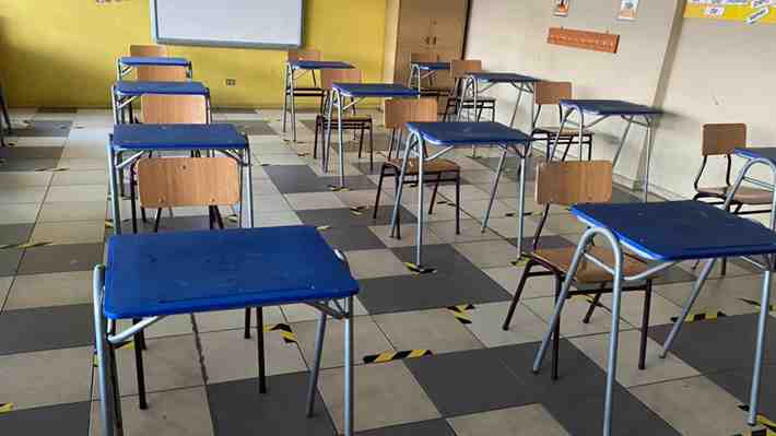 Por daños y cortes de luz: Revisa las 33 comunas del país que suspendieron sus clases para este lunes