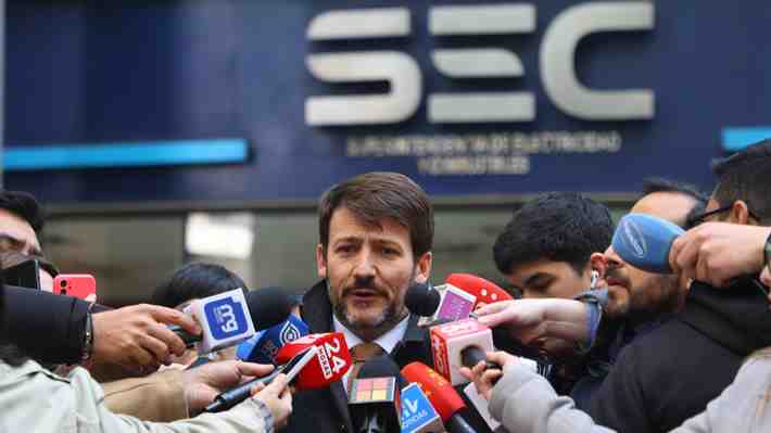 Gobierno pide a eléctricas renunciar a acciones legales para compensar a clientes este mes: Autoridad calculará monto