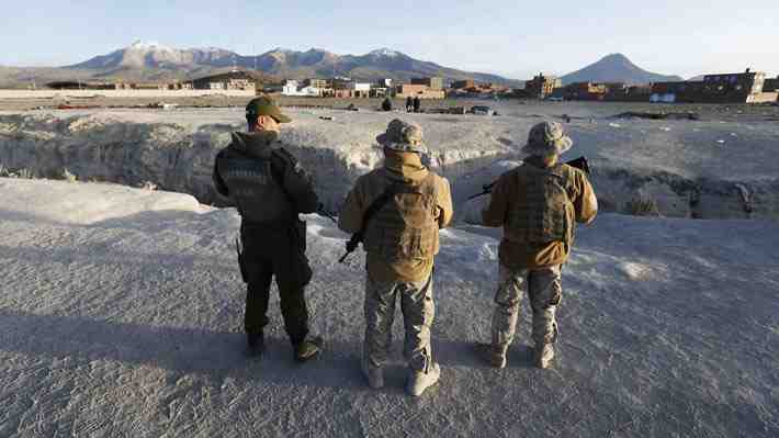 Colchane: Militares chilenos son heridos tras enfrentamiento con migrantes en la frontera