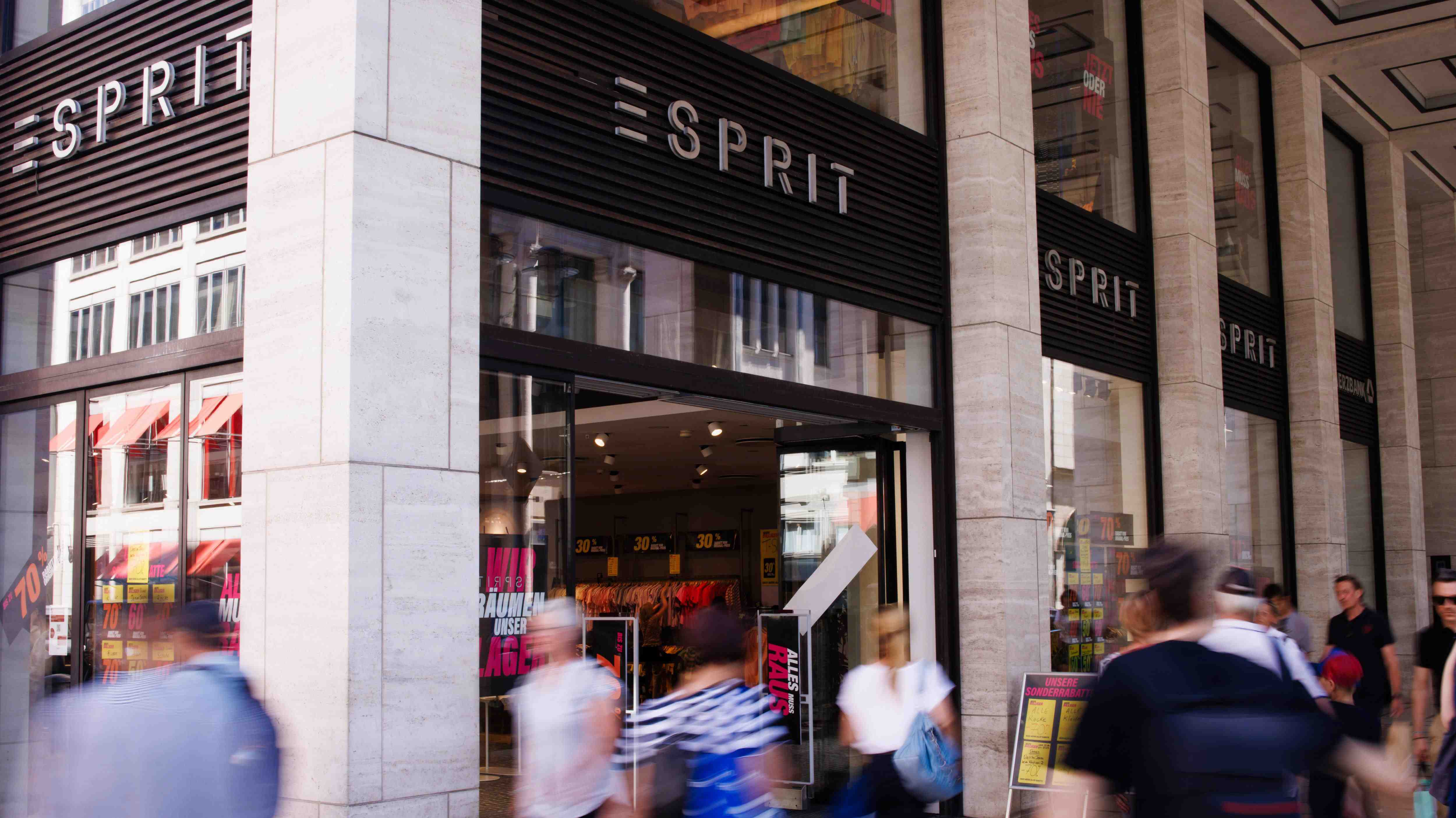 Gigante de la moda en desgracia: Esprit se declara en quiebra e inicia una agresiva liquidación de existencias