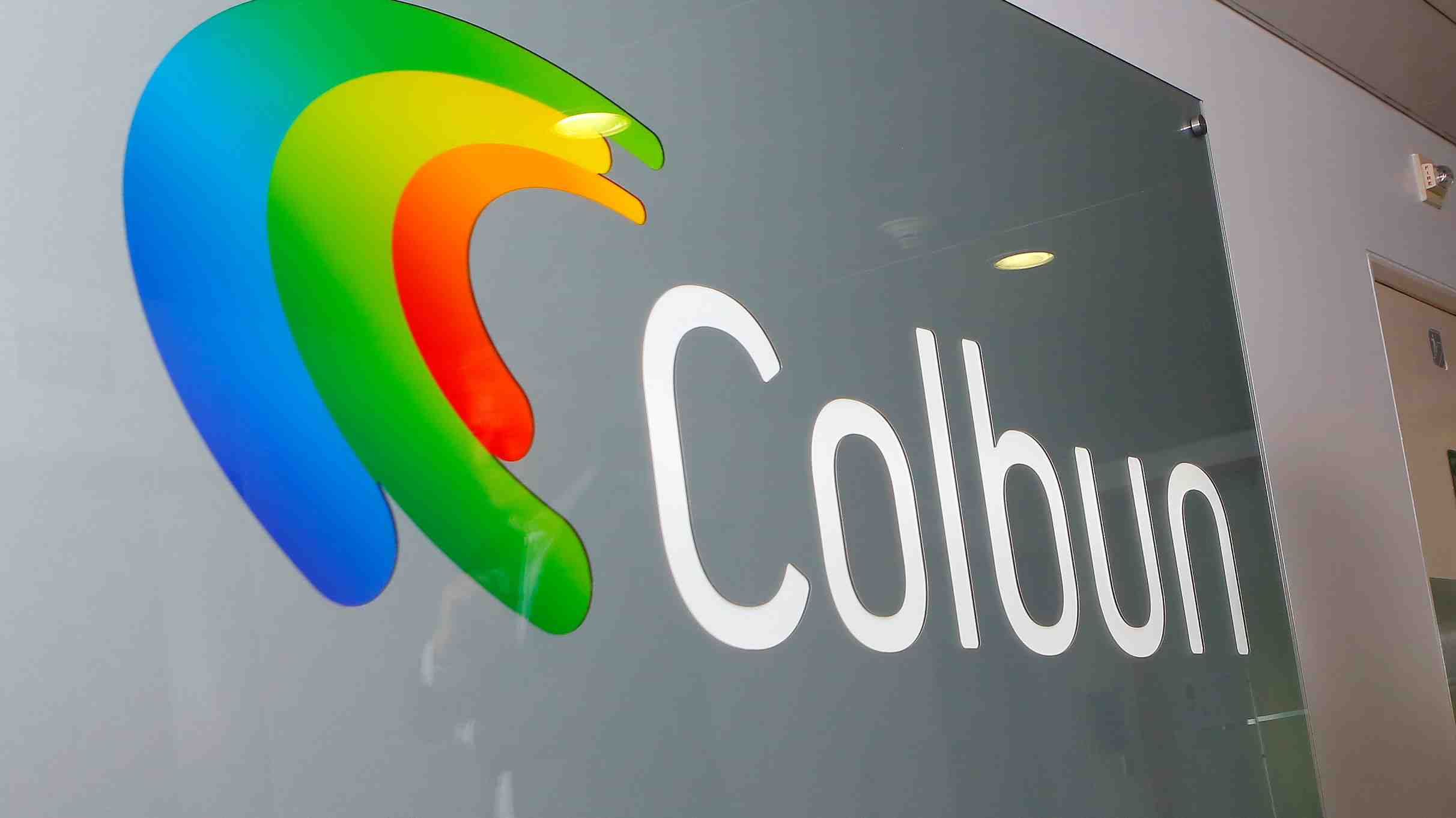 Colbún expresa una discrepancia "categórica" con el SEA tras suspensión de revisión de proyecto de energía renovable