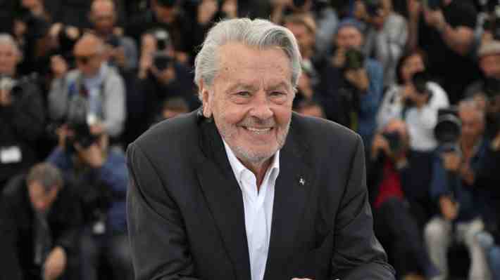 "Deja un vacío abismal": El sentido mensaje de Brigitte Bardot ante la muerte de Alain Delon
