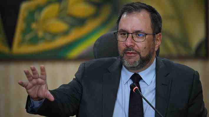 Canciller de Venezuela trata de "títeres" de EE.UU. a líderes de la región y califica a Boric como "una vergüenza"