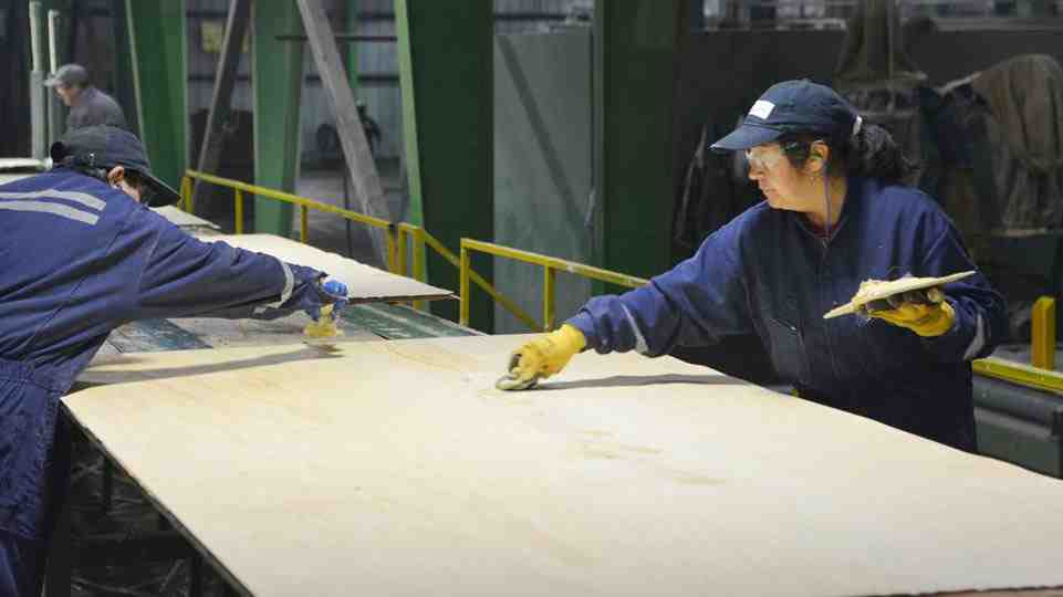 Producción industrial y actividad del comercio repuntan: Analistas suben sus apuestas para el Imacec de julio