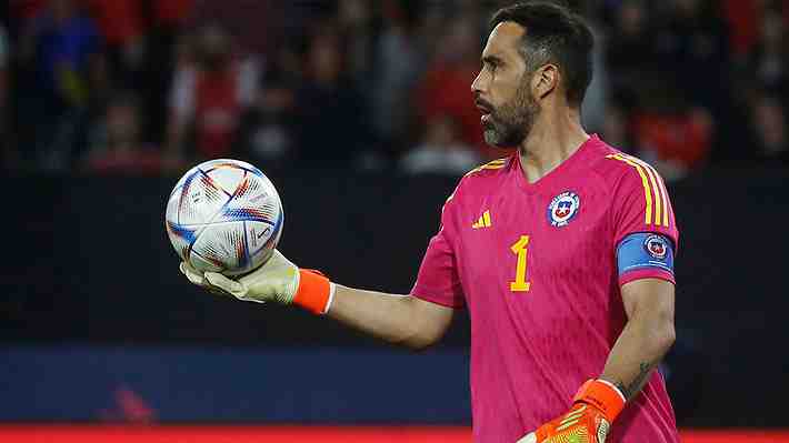 Claudio Bravo confiesa el primer trabajo que podría tener en la "Roja"
