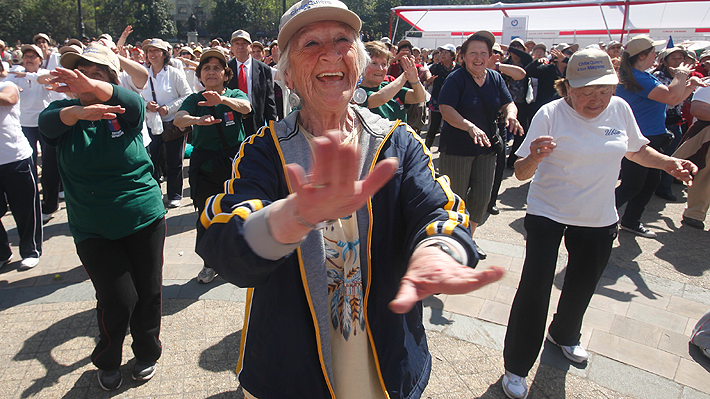 Personas de 75 años o más que generan impacto: Postulaciones para &#34;100 líderes mayores&#34;