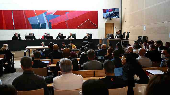 Comienza en Francia megajuicio por caso de hombre acusado de drogar a su esposa para que la violaran desconocidos