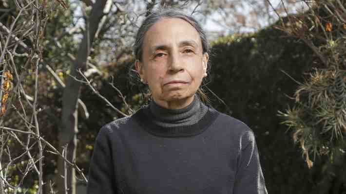 Poeta Elvira Hernández gana el Premio Nacional de Literatura: "Ilumina la escritura de las nuevas generaciones"