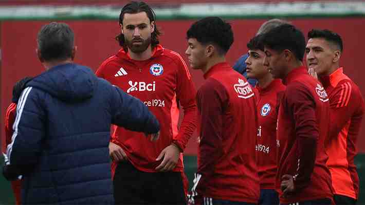 Erick Pulgar se pierde duelo de la "Roja" ante Argentina, mientras hay alerta por Brereton