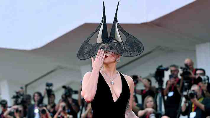Fotos: Lady Gaga revoluciona Venecia al llegar caminando hasta la alfombra roja para el estreno de "Joker: folie à deux"