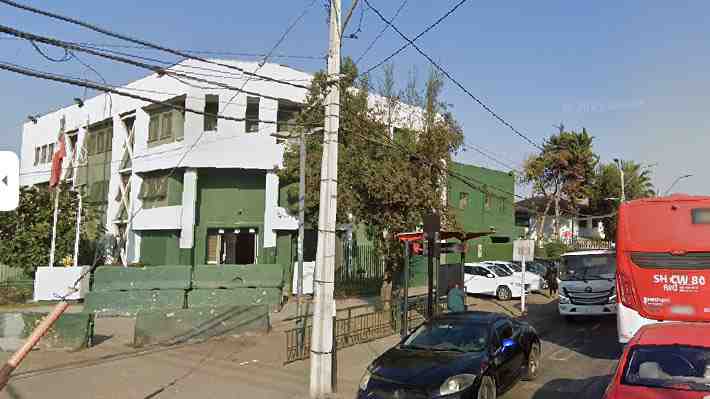Ataques a carabineros: Disparan a comisaría de Huechuraba y lanzan molotov a funcionarios en Cerro Navia