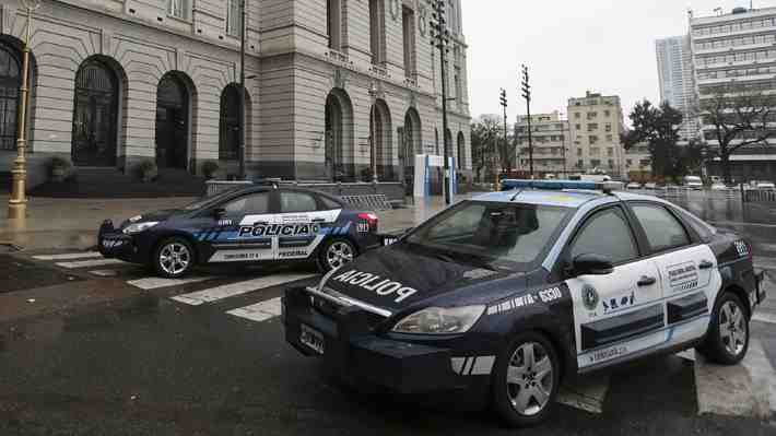 Chileno es asesinado tras recibir 50 puñaladas en Argentina: Vecino de 23 años fue detenido por la policía