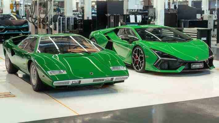 El Lamborghini Countach cumple 50 años y la marca lo festeja junto a su heredero, el Revuelto