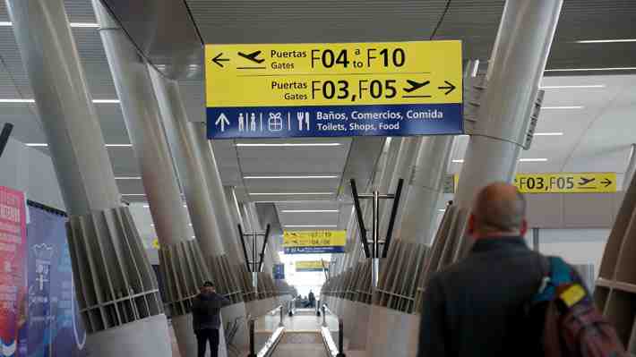 Trabajadores de aeropuerto Pudahuel anuncian paro a días del inicio del "18 XL": Se anuncia plan de contingencia