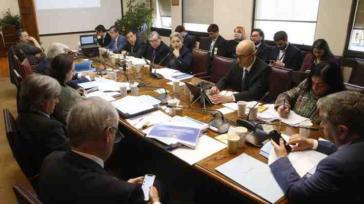 Intensa agenda legislativa complica los plazos de la reforma de pensiones en el Senado: Parlamentarios urgen "prioridades"