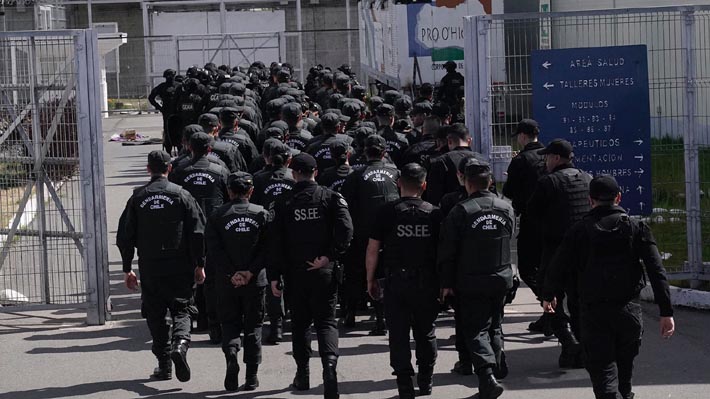Gendarmería interviene 77 cárceles previo a Fiestas Patrias: 2.943 armas blancas y 744 litros de licor fueron incautados