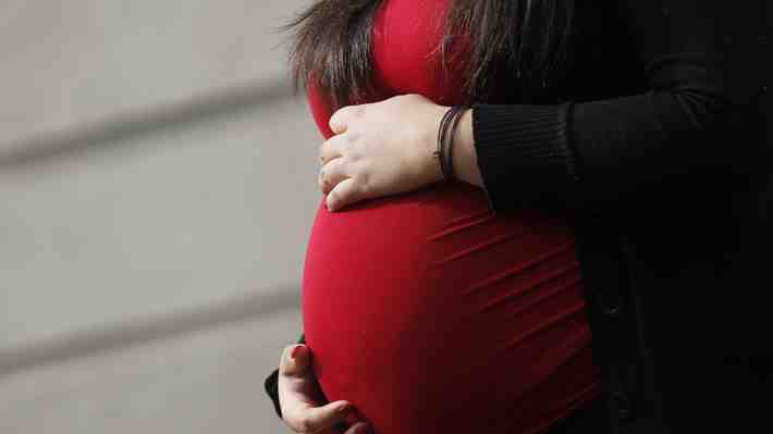 Legislación, derechos de los hijos y efectos en la mujer: Las múltiples aristas en el debate por la gestación subrogada