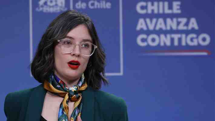 Vallejo asegura que contratación de prima de Boric "está apegada a la ley y al instructivo presidencial"