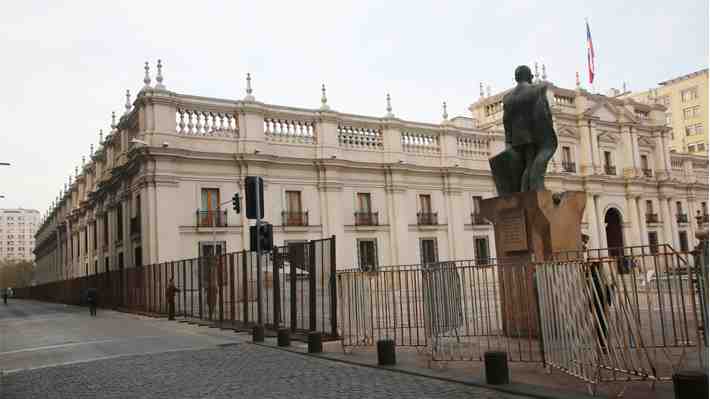 Funcionarios de Presidencia lamentan muerte de trabajador en La Moneda y acusan que clima laboral "menoscaba la dignidad"