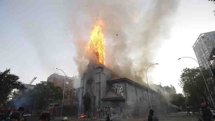 "Atentado a la libertad de culto": condenan al fisco por ataque a iglesia durante estallido