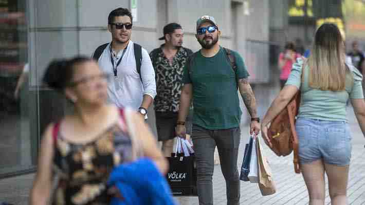 CEP: La mitad de los chilenos califica de mala la situación económica y el 55% dice que el país está estancado