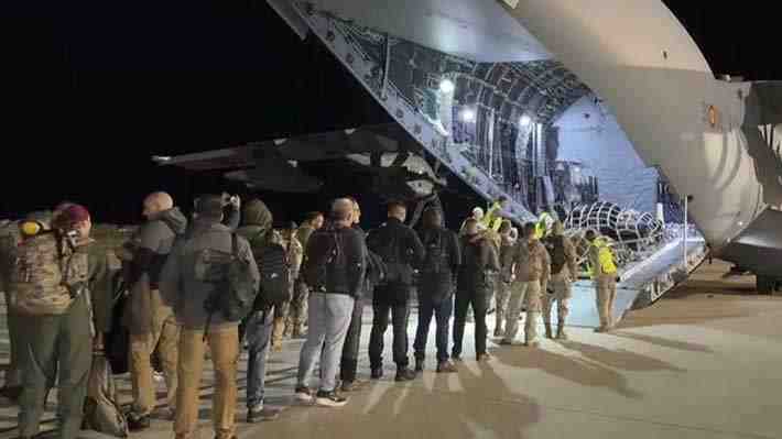Israel afirma haber matado a 60 combatientes de Hezbolá y llega primer avión militar para evacuar civiles en Líbano
