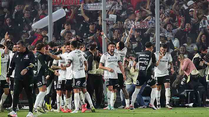 La fiesta en el camarín de Colo Colo con invitado de "lujo" incluido y los contundentes mensajes a la U