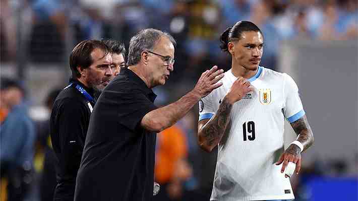 Siguen las confesiones de jugadores de Uruguay sobre el caso de Bielsa, mientras ex seleccionado lanza llamativa teoría