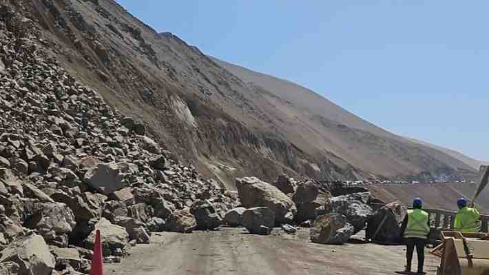 Crisis en Arica por derrumbes: Hasta 12 meses demoraría recuperar cuesta y transportistas piden soluciones
