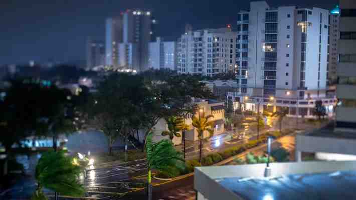 Huracán Milton azota Florida: 2,8 millones de hogares sin electricidad y al menos dos muertos