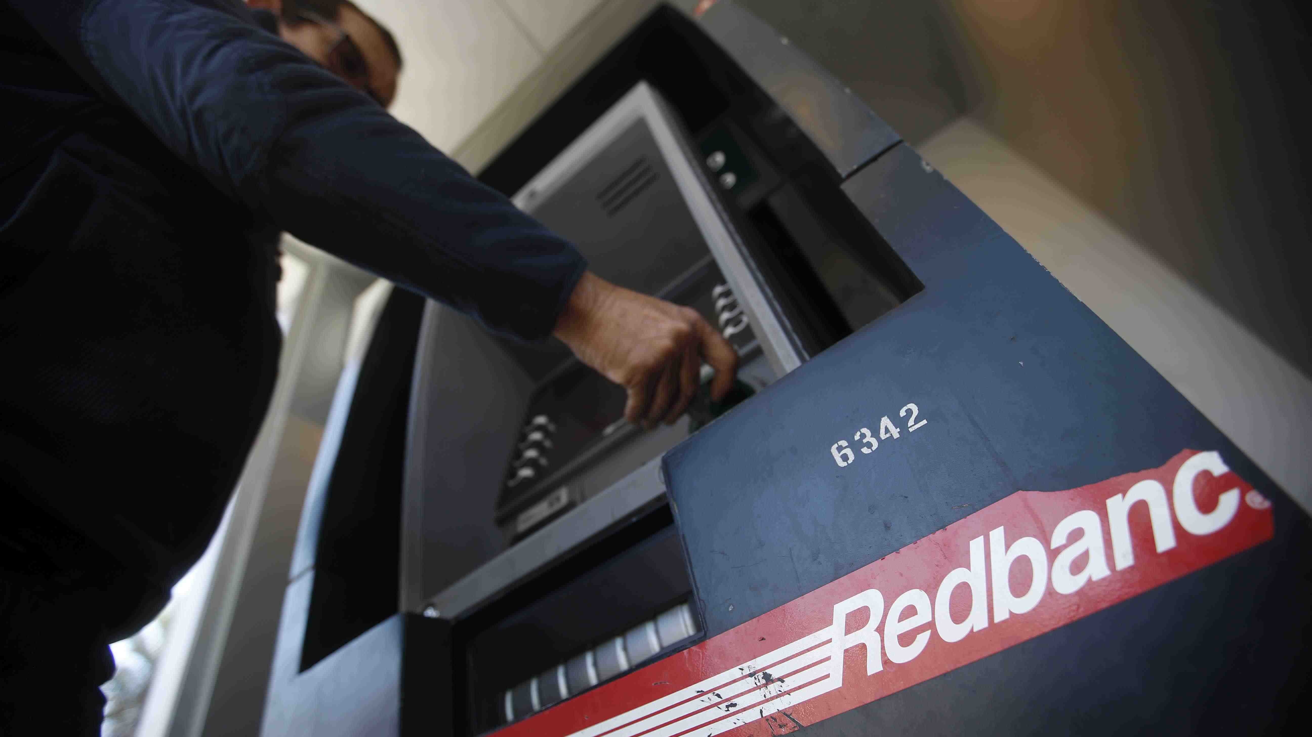 Bancos se defienden por robos de cajeros: "El entintado es una medida opcional y ha sido inefectiva"