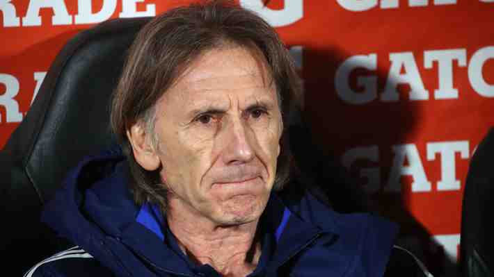 Más golpeado que nunca, Ricardo Gareca apunta a que le gustaría continuar un proceso aunque Chile quede fuera del Mundial