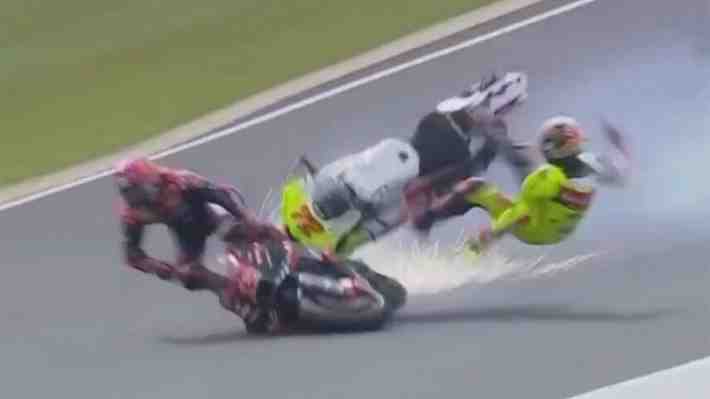 "Un milagro"... Mira el escalofriante accidente a casi 300 km/h que enfureció a una estrella del MotoGP: "Voy a ir a muerte, estoy harto"