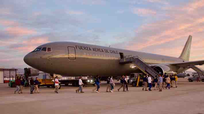 Vuelo con 56 migrantes expulsados del país por graves delitos despega rumbo a Bolivia, Colombia y Haití